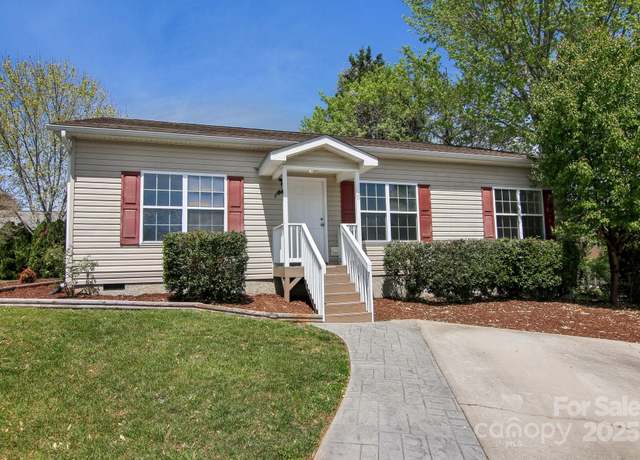 Property at 11 N Frederick Ln, Hendersonville, NC 28792, 2 beds, 2 baths