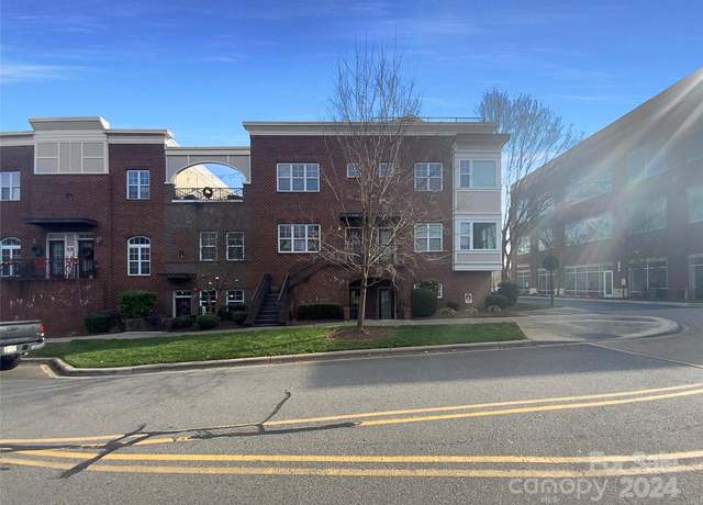 Property at 210 Harbour Place Dr, Davidson, NC 28036, 3 beds, 3.5 baths