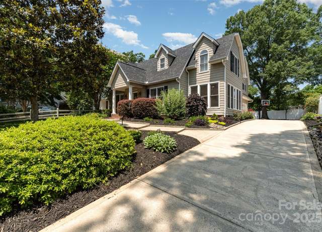 Property at 141 Eastover Dr SE, Concord, NC 28025, 4 beds, 3 baths