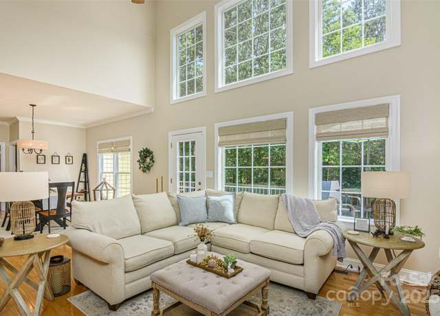 Property at 3 Chickadee Ln, Fairview, NC 28730, 4 beds, 4.5 baths
