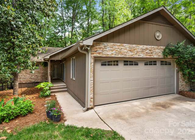 Property at 7 Turtle Ln, Clover, SC 29710, 3 beds, 2 baths
