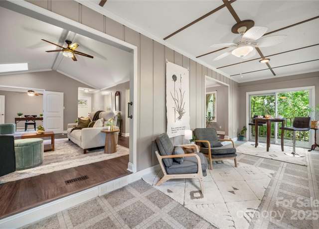 Property at 7 Turtle Ln, Clover, SC 29710, 3 beds, 2 baths