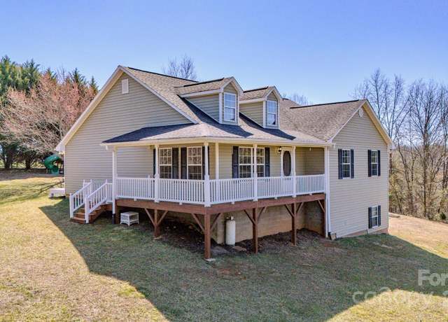 Property at 351 Morlin Acres Dr, Marshall, NC 28753, 3 beds, 2.5 baths