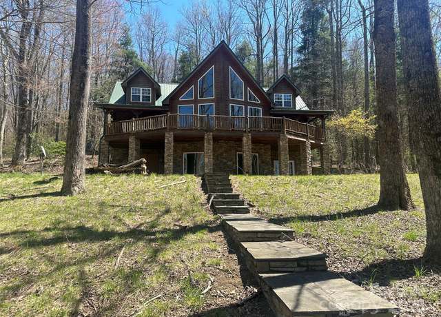 Property at 40 Boulder Ln, Hendersonville, NC 28792, 3 beds, 3.5 baths