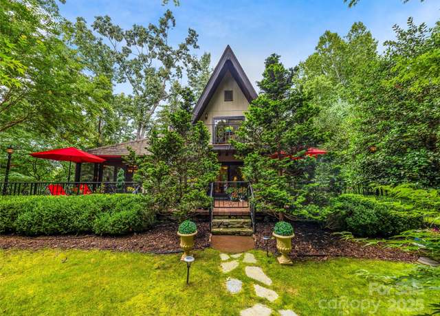 Property at 7 Cooper Cv S, Hendersonville, NC 28739, 4 beds, 2.5 baths
