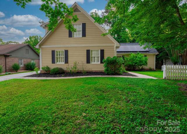 Property at 7521 Surreywood Pl, Charlotte, NC 28270, 3 beds, 2 baths