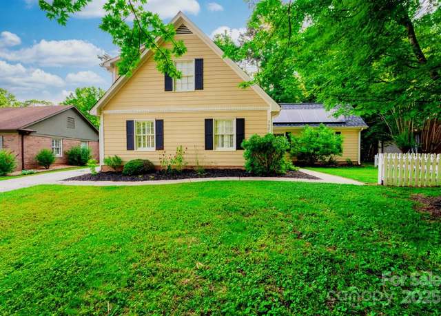 Property at 7521 Surreywood Pl, Charlotte, NC 28270, 3 beds, 2 baths