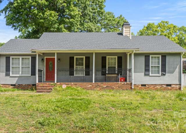 Property at 6915 Norchester Ct, Charlotte, NC 28227, 3 beds, 2 baths