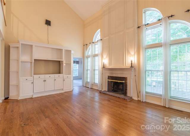 Property at 117 Biscayne Ct, Mooresville, NC 28117, 5 beds, 3 baths