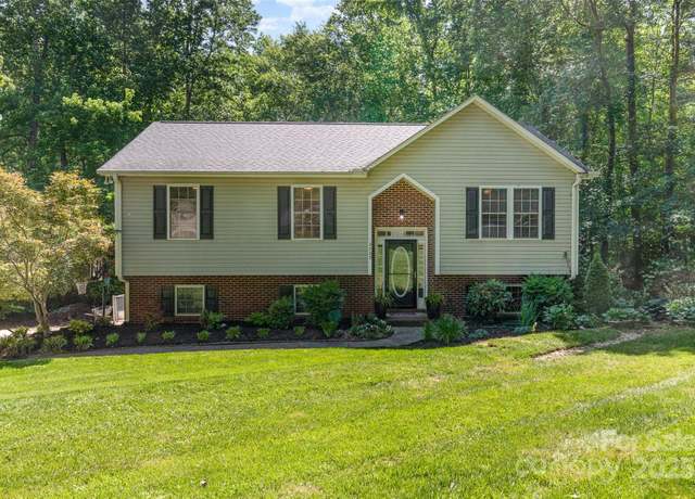 Property at 4700 Hickory Grove Rd, Mount Holly, NC 28120, 3 beds, 3 baths