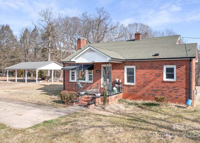 Property at 1902 Old Wilkesboro Rd, Statesville, NC 28625, 3 beds, 1 bath