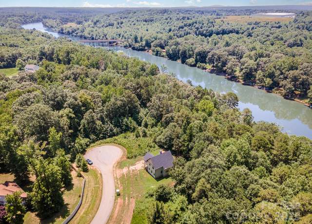 Property at 160 Slate Dr, Statesville, NC 28625, 3 beds, 2.5 baths