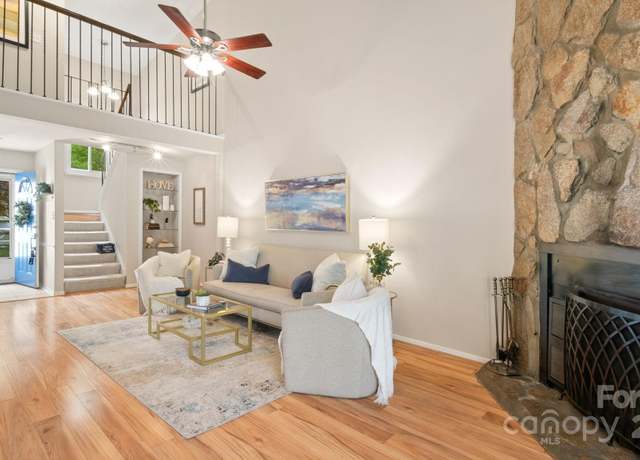 Property at 8326 Ramath Dr, Charlotte, NC 28211, 3 beds, 2.5 baths