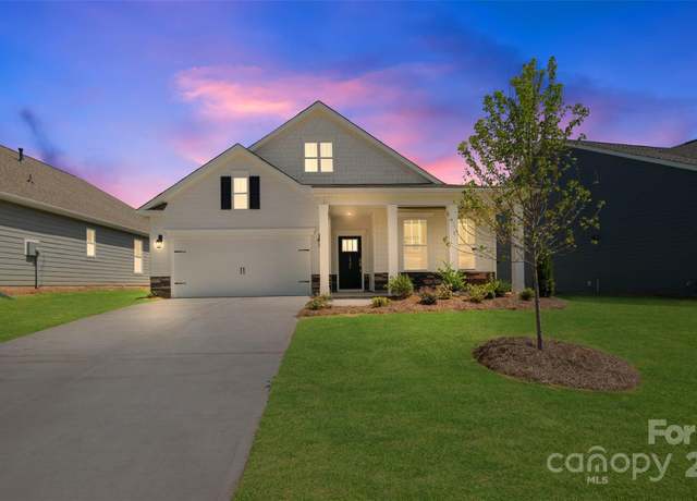Property at 58 Silverthorne Ct, Hendersonville, NC 28792, 3 beds, 2 baths