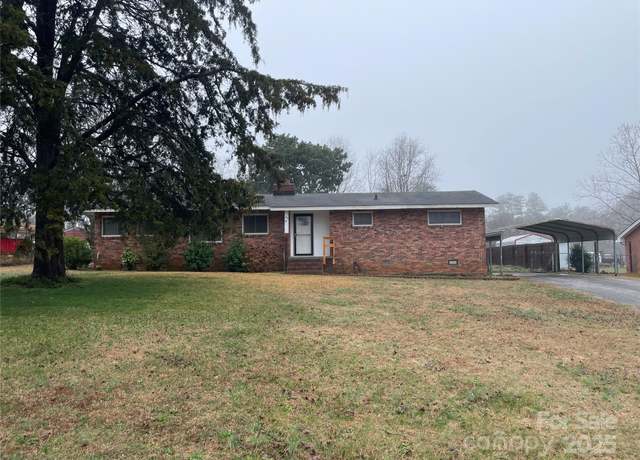 Property at 208 Belvue Dr, Union, SC 29379, 3 beds, 1.5 baths