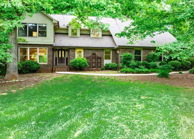 Property at 1080 Rolling Green Dr, Newton, NC 28658, 3 beds, 4.5 baths