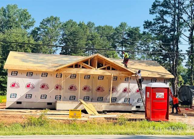 Property at 2220 Mooresville Rd, Salisbury, NC 28147, 3 beds, 2 baths