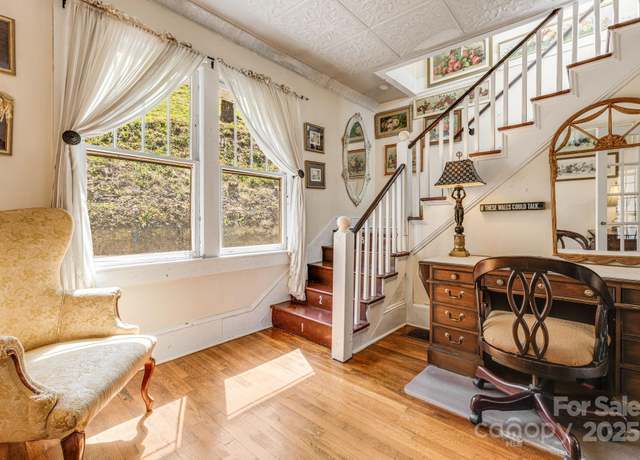 Property at 153 Skyway Dr, Marshall, NC 28753, 6 beds, 3 baths