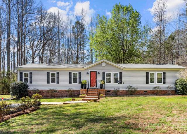 Property at 230 Valley View Dr, Clover, SC 29710, 3 beds, 2 baths
