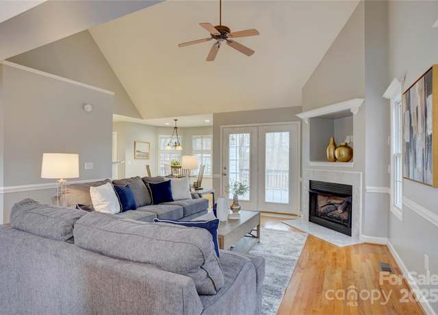 Property at 5306 Club View Dr, Concord, NC 28025, 3 beds, 2.5 baths
