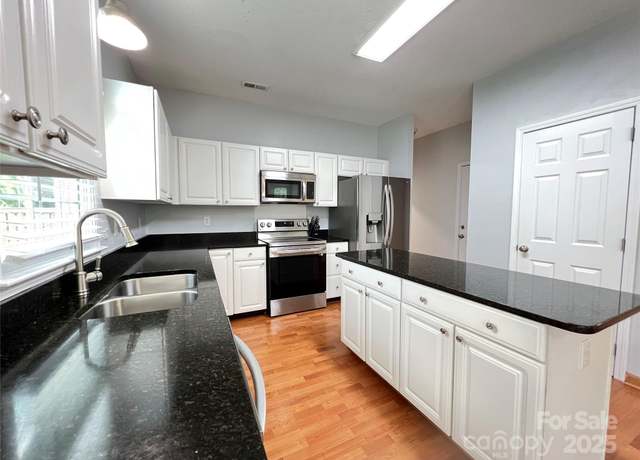 Property at 2609 Lamp Post Ln, Kannapolis, NC 28081, 5 beds, 2.5 baths