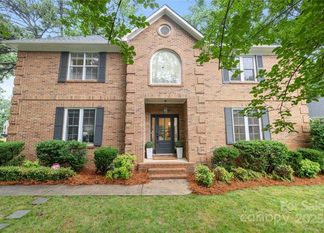 Property at 4808 Cobble Glen Way, Charlotte, NC 28269, 4 beds, 2.5 baths