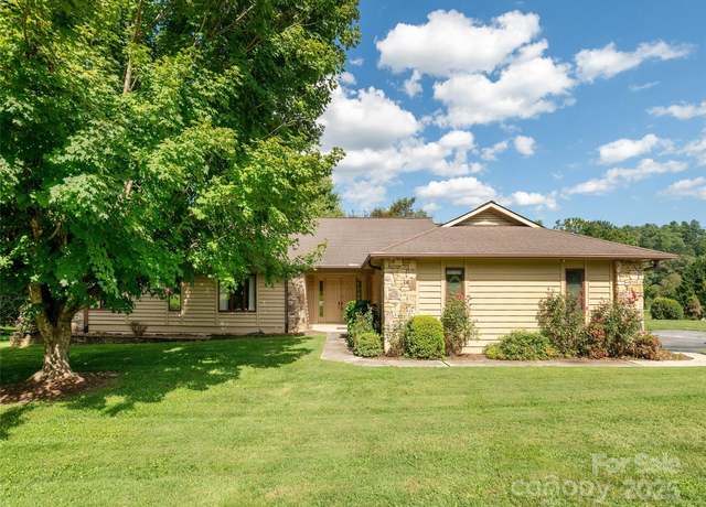 Property at 504 Crooked Creek Rd, Hendersonville, NC 28739, 3 beds, 2.5 baths
