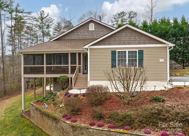 Property at 157 Karla Cir, Hendersonville, NC 28739, 3 beds, 3 baths