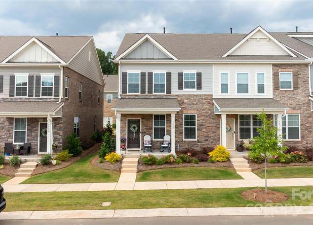 Property at 5440 Kinsbridge Dr, Charlotte, NC 28227, 3 beds, 2.5 baths