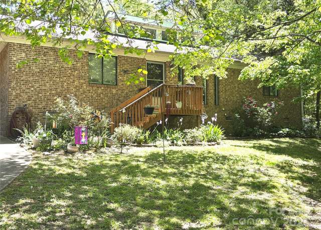 Property at 6212 Sunset Cir, Charlotte, NC 28216, 3 beds, 2 baths