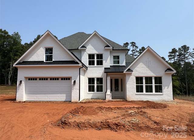 Property at 4622 Serenity Woods Ct, Charlotte, NC 28216, 5 beds, 4.5 baths