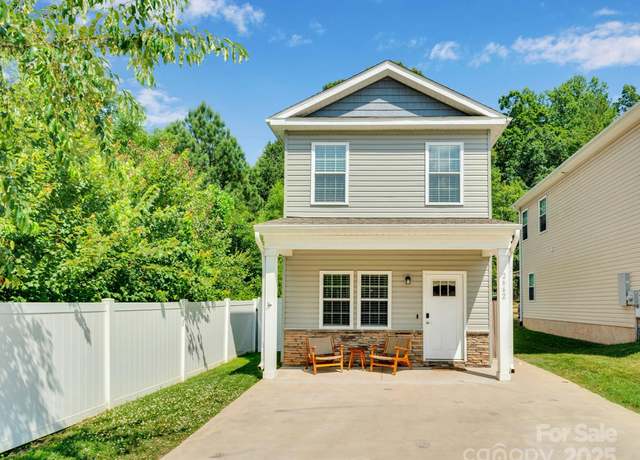 Property at 2662 14th St NE, Hickory, NC 28601, 3 beds, 1.5 baths