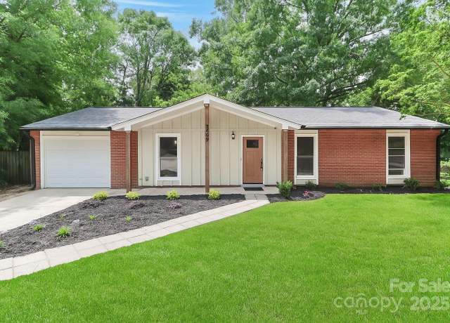 Property at 6409 Pineburr Ct, Charlotte, NC 28211, 3 beds, 2 baths