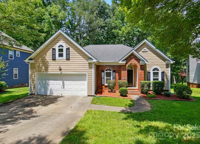 Property at 4612 Saxonbury Way, Charlotte, NC 28269, 3 beds, 2 baths