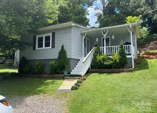 Property at 69 Devlin St, Canton, NC 28716, 3 beds, 1.5 baths