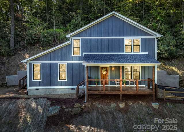 Property at 45 Jennifer Dr, Hendersonville, NC 28791, 3 beds, 2.5 baths