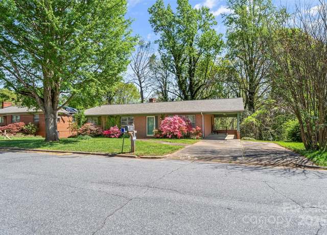Property at 415 Alexander Ave, Morganton, NC 28655, 3 beds, 1.5 baths