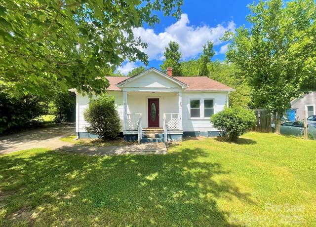 Property at 736 7th Ave SW, Hickory, NC 28602, 3 beds, 1 bath
