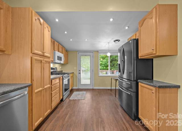 Property at 1614 Ridgewood Blvd, Hendersonville, NC 28791, 3 beds, 3 baths