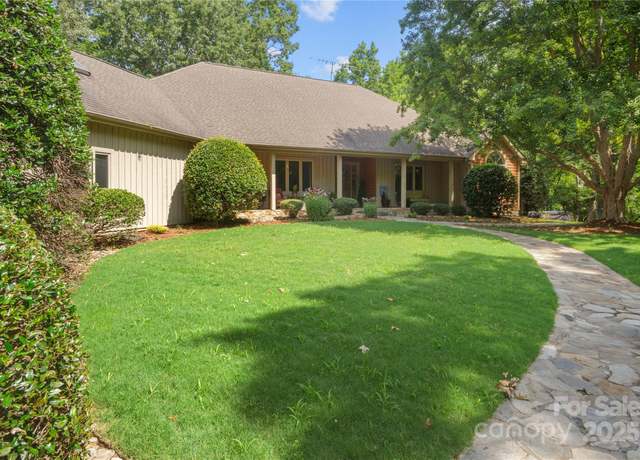 Property at 270 Foxwood Dr, Tryon, NC 28782, 4 beds, 3.5 baths
