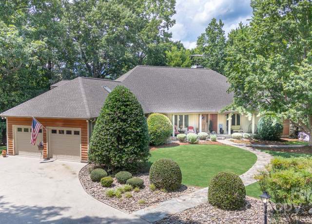 Property at 270 Foxwood Dr, Tryon, NC 28782, 4 beds, 3.5 baths