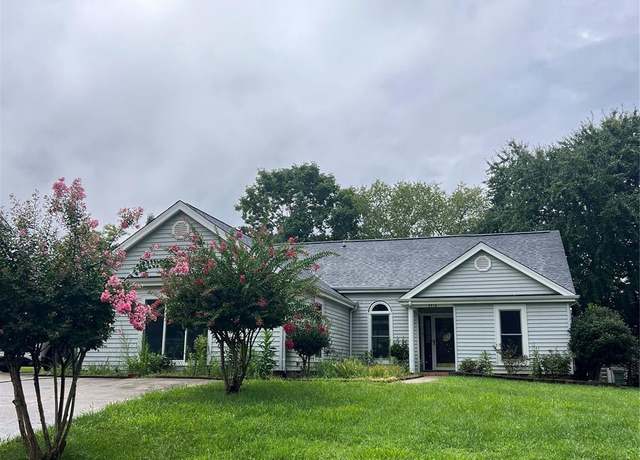 Property at 2716 Stowmarket Pl, Charlotte, NC 28216, 3 beds, 2 baths