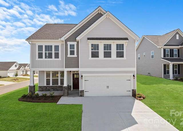 Property at 489 Fox Cove Rd, Hendersonville, NC 28792, 3 beds, 2.5 baths