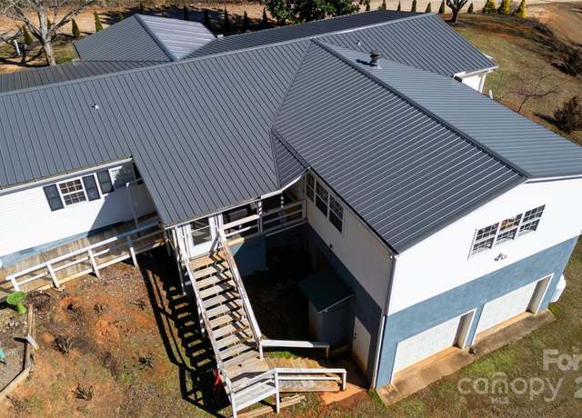 Property at 86 Echo High Rd, Franklin, NC 28734, 3 beds, 2 baths