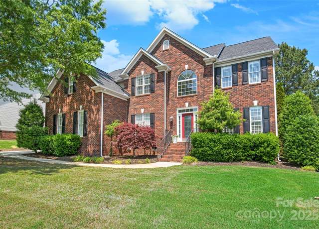 Property at 6141 Abergele Ln, Matthews, NC 28104, 4 beds, 2.5 baths