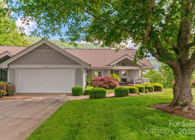 Property at 135 Oakcrest Ln, Waynesville, NC 28786, 3 beds, 2.5 baths