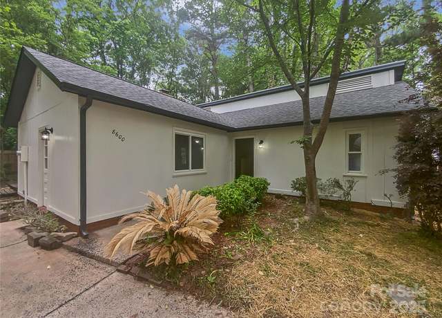 Property at 8600 Eaglewind Dr, Charlotte, NC 28212, 3 beds, 1.5 baths