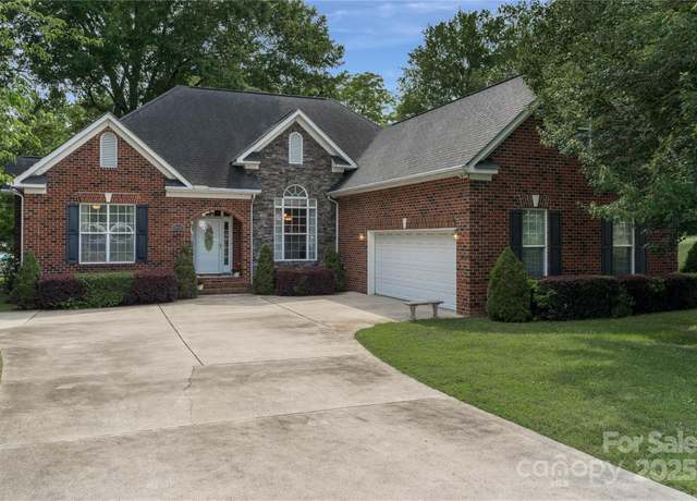 Property at 18118 Pompano Pl, Cornelius, NC 28031, 3 beds, 2.5 baths