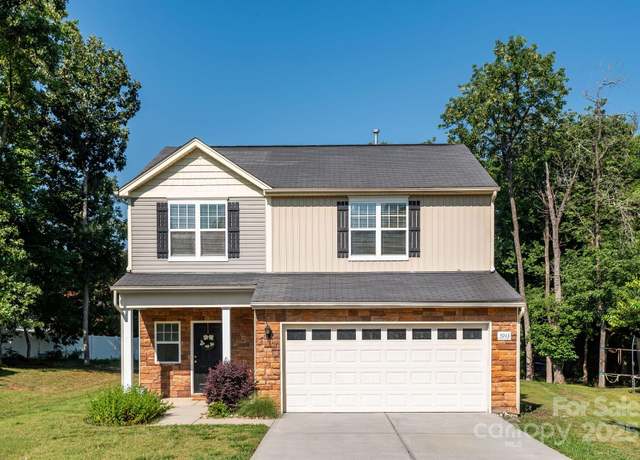 Property at 3943 Sky Dr, Charlotte, NC 28226, 4 beds, 2.5 baths