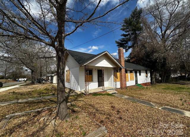 Property at 306 E Arch St, Lancaster, SC 29720, 3 beds, 2 baths
